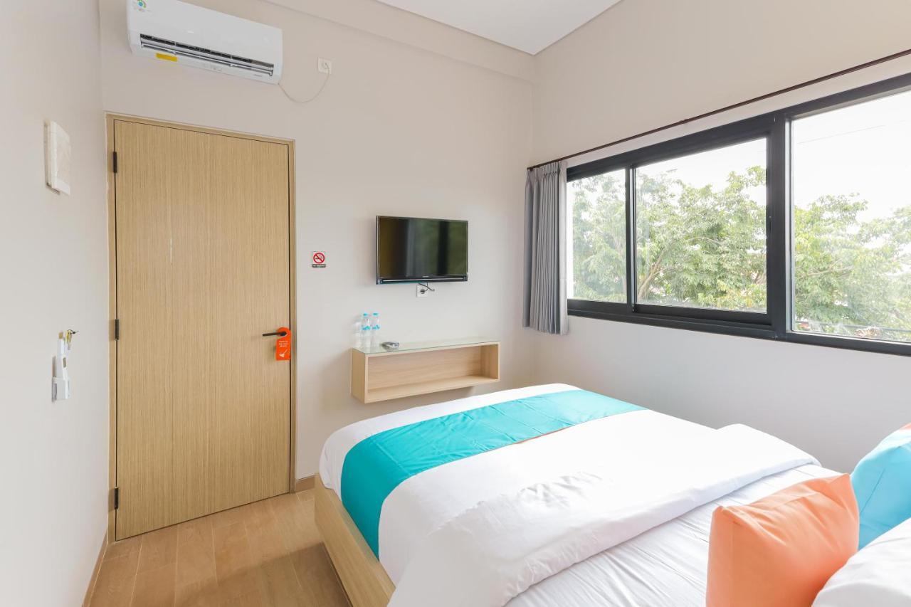 Sans Hotel Clover Ace Surabaya By Reddoorz ภายนอก รูปภาพ