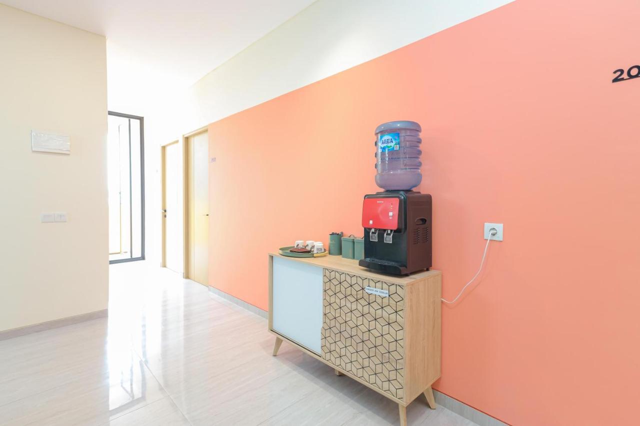Sans Hotel Clover Ace Surabaya By Reddoorz ภายนอก รูปภาพ