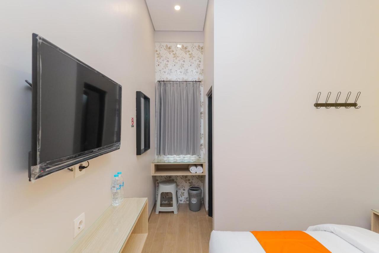 Sans Hotel Clover Ace Surabaya By Reddoorz ภายนอก รูปภาพ