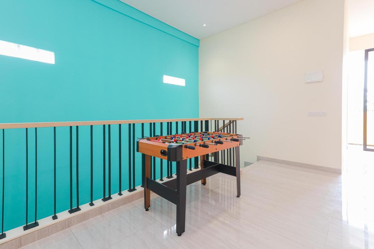 Sans Hotel Clover Ace Surabaya By Reddoorz ภายนอก รูปภาพ