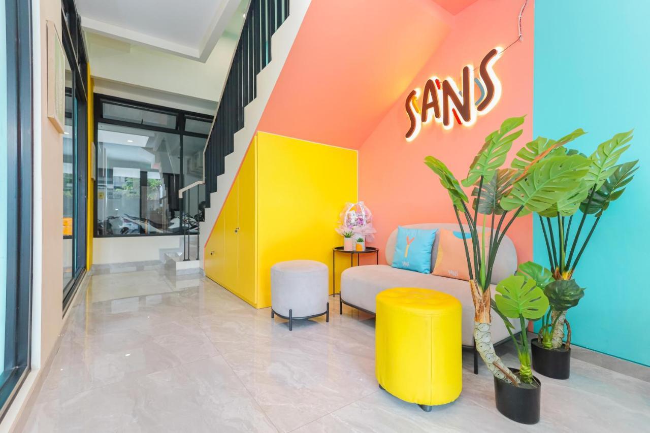 Sans Hotel Clover Ace Surabaya By Reddoorz ภายนอก รูปภาพ